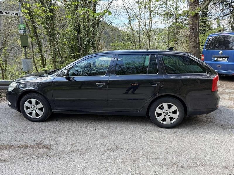 Gebraucht Skoda Octavia Classic 105 PS (77 kW) 2011 Schwarz Kombi