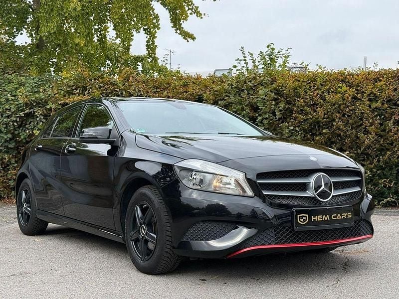 Schwarz Gebraucht 2015 Mercedes A180 Limousine | 8.999 € (Guter Preis) - Bild 1/4