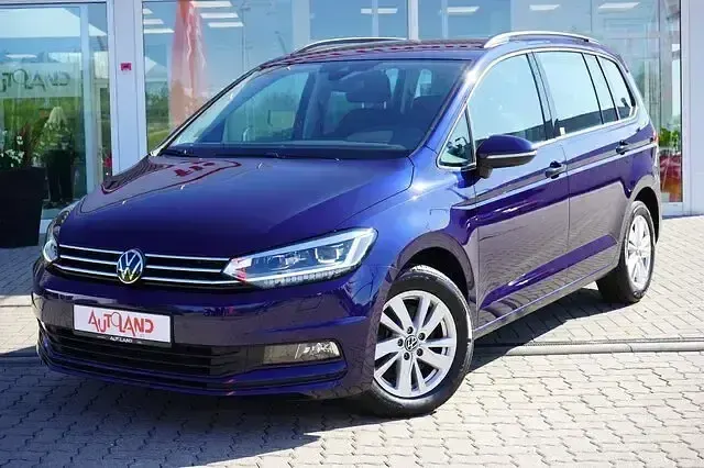 Gebraucht VW Touran Comfortline 122 PS (89 kW) 2023 Blau Van / Kleinbus