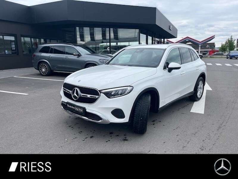 Weiss Gebraucht 2024 Mercedes GLC200 Avantgarde SUV | 49.900 € (Fairer Preis) - Bild 1/4
