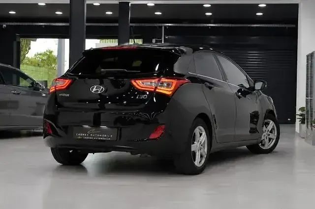 Gebraucht Hyundai i30 Passion 135 PS (99 kW) 2017 Schwarz Limousine