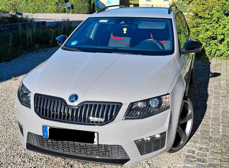 Grau Gebraucht 2015 Skoda Octavia RS Kombi | 11.950 € (Fairer Preis) - Bild 1/4