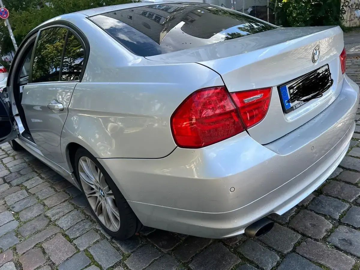 Gebraucht BMW 320 184 PS (135 kW) 2011 Silber Limousine