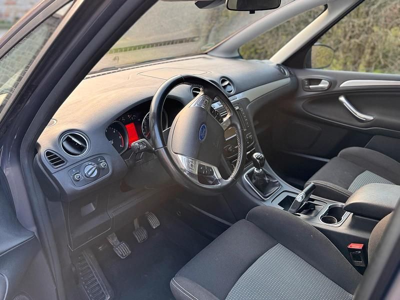 Gebraucht Ford S-MAX S 130 PS (95 kW) 2012 Grau Van / Kleinbus