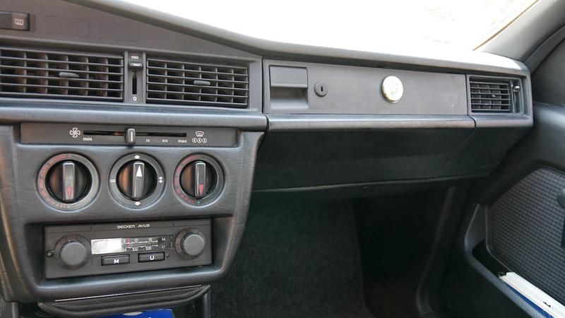 Gebraucht Mercedes 190 116 PS (85 kW) 1987 Limousine