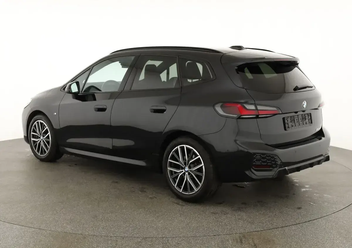 Gebraucht BMW 223 Active Tourer M Sport 218 PS (160 kW) 2025 Black sapphire metallic Van / Kleinbus