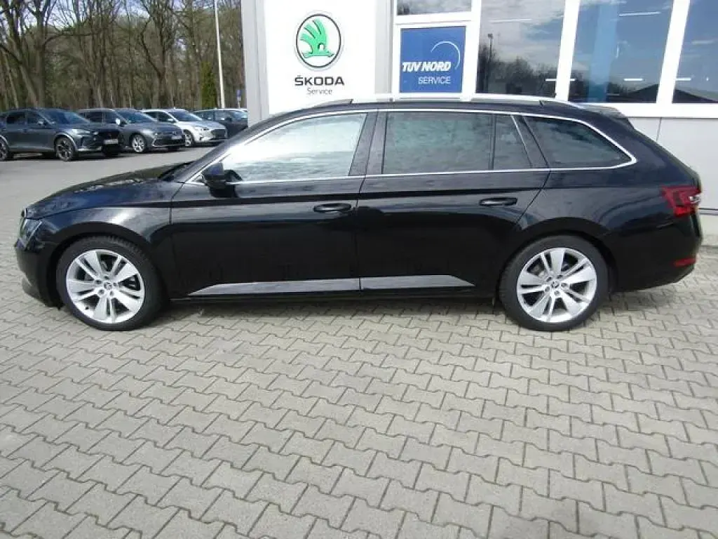 Gebraucht Skoda Superb Premium Edition 190 PS (139 kW) 2018 Schwarz Kombi