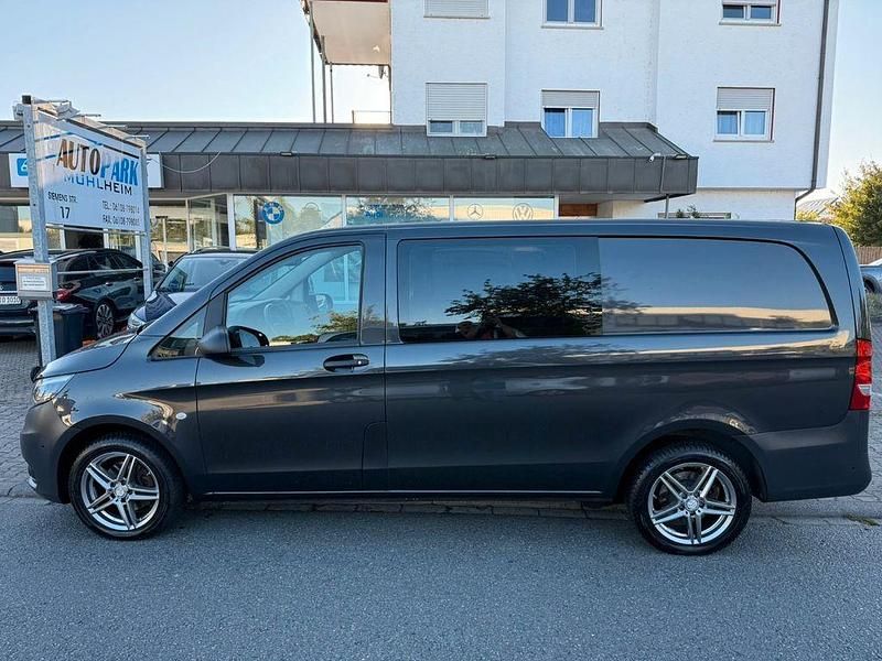 Grau Gebraucht 2021 Mercedes Vito Van / Kleinbus | 19.997 € (Fairer Preis) - Bild 1/4