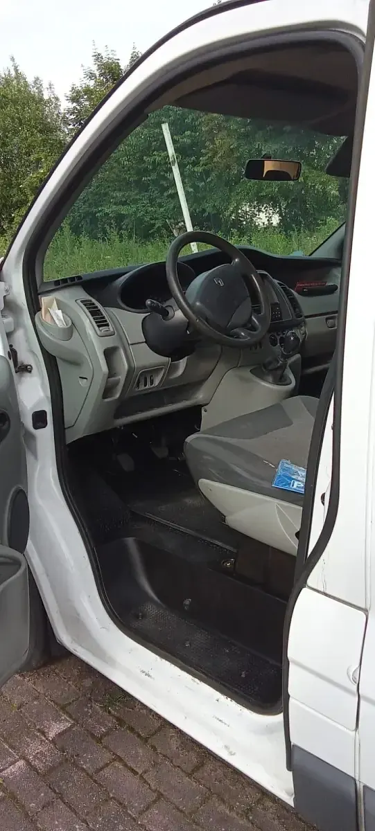 Gebraucht Renault Trafic 114 PS (83 kW) 2012 Weiß Van / Kleinbus