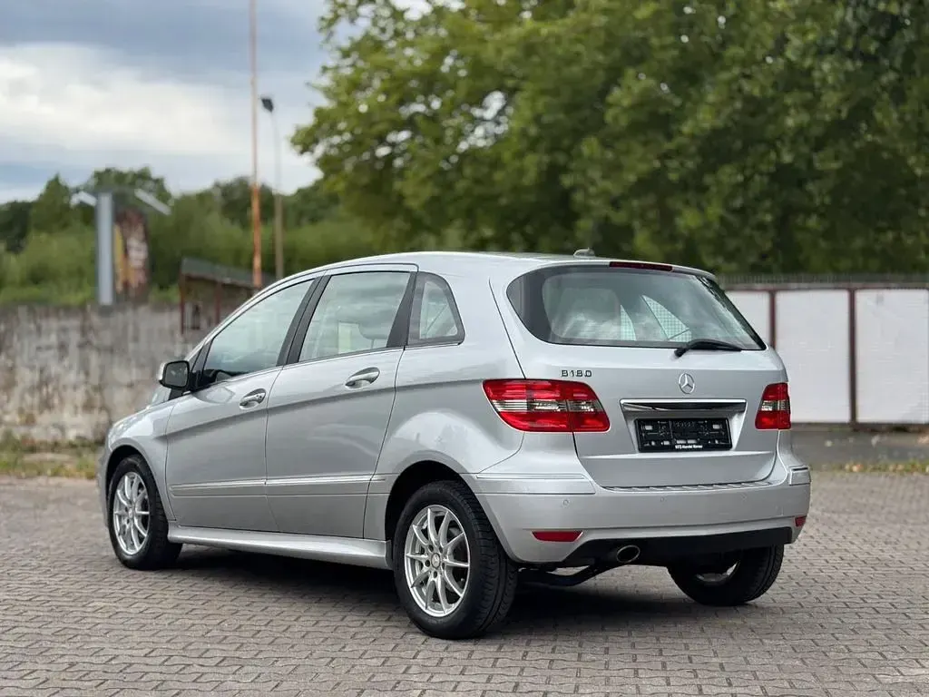 Gebraucht Mercedes B180 116 PS (85 kW) 2009 Silber Van / Kleinbus