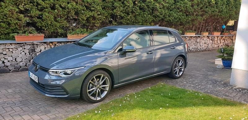 Grau Gebraucht 2023 VW Golf VIII Limousine | 21.500 € (Superpreis) - Bild 1/4