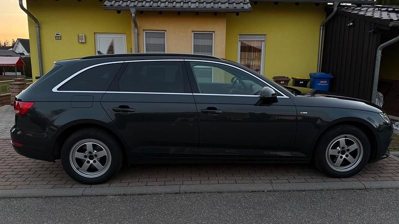 Gebraucht Audi A4 Sport 170 PS (125 kW) 2018 Grau Kombi