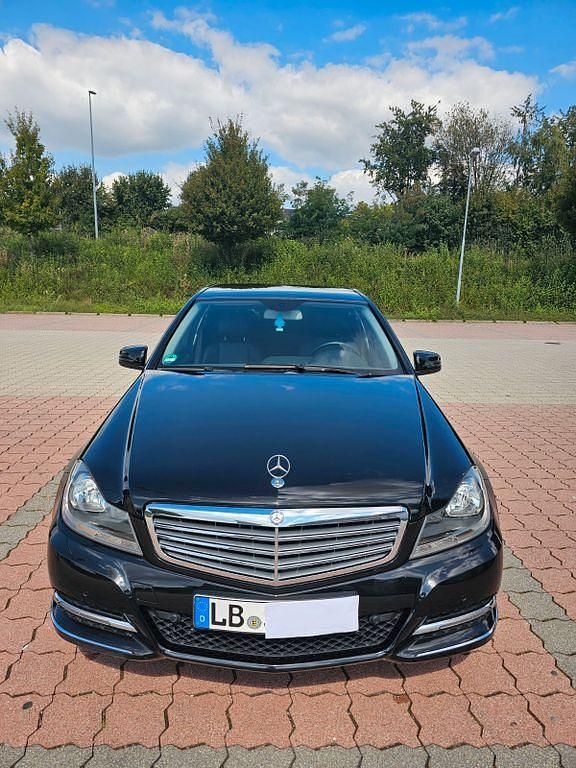 Schwarz Gebraucht 2012 Mercedes C180 Avantgarde Limousine | 12.250 € (Fairer Preis) - Bild 1/4