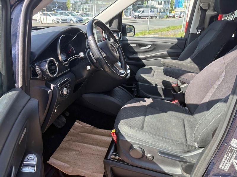Gebraucht Mercedes V250 Edition 190 PS (139 kW) 2017 Blau Van / Kleinbus