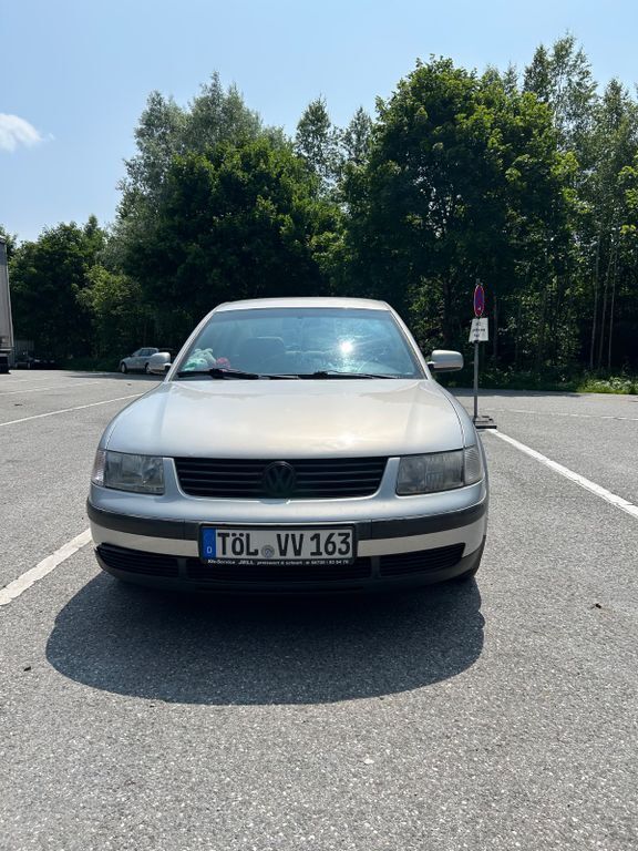 Silber Gebraucht 1997 VW Passat Basis Limousine | 599 € (Fairer Preis) - Bild 1/4