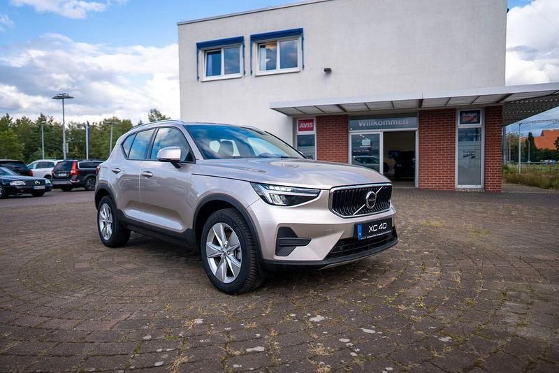 Silber Gebraucht 2023 Volvo XC40 SUV | 29.990 € (Superpreis) - Bild 1/4