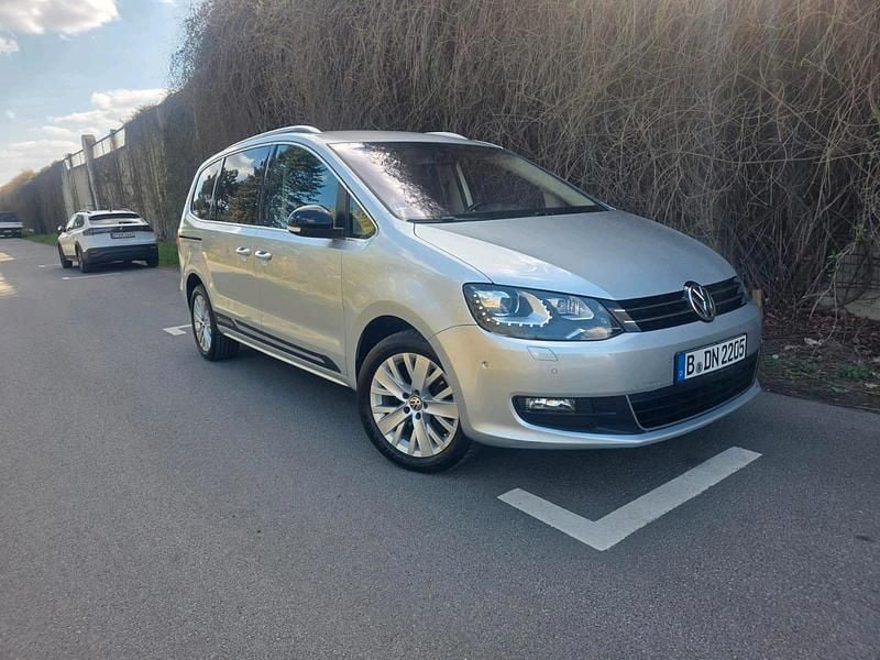 Second-hand VW Sharan 140 CP (102 kW) 2013 Argintiu Monovolum