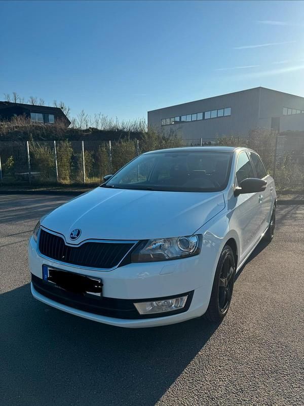 Gebraucht Skoda Rapid Joy 90 PS (66 kW) 2016 Weiß Kleinwagen