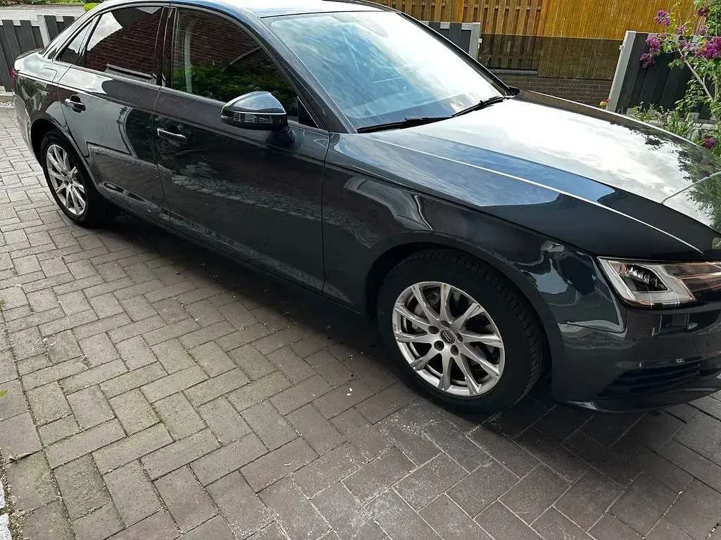 Brugt Audi A4 Ambiente 190 HK (139 kW) 2018 Grå Sedan