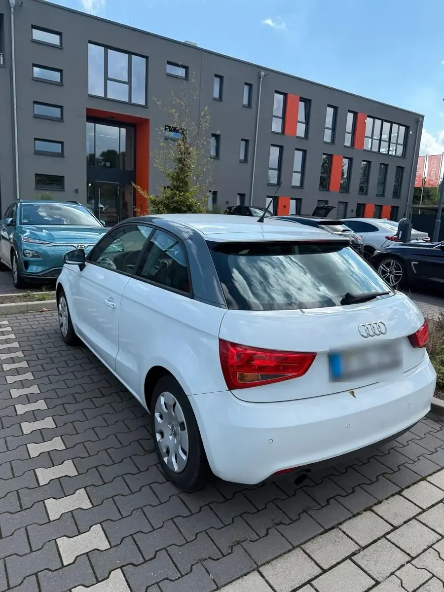 Gebraucht Audi A1 93 PS (68 kW) 2012 Weiß Kleinwagen