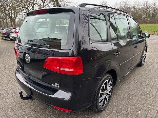 Gebraucht VW Touran Trendline 105 PS (77 kW) 2014 Schwarz Van / Kleinbus
