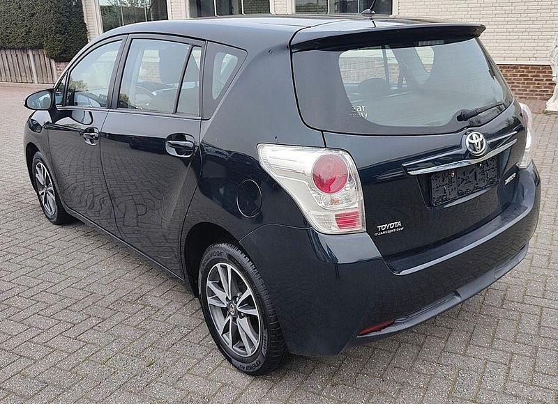 Gebraucht Toyota Verso Executive 124 PS (91 kW) 2013 Blau Van / Kleinbus