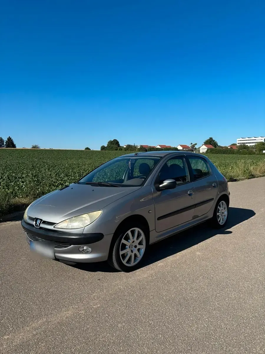 Gebraucht Peugeot 206 75 PS (55 kW) 2003 Silber Limousine