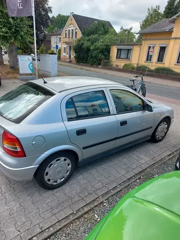 Gebraucht Opel Astra Comfort 84 PS (61 kW) 2002 Silber Limousine