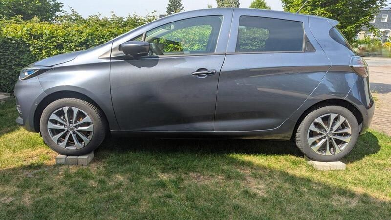 Grau Gebraucht 2022 Renault Zoe Intens Kleinwagen | 16.500 € (Fairer Preis) - Bild 1/4