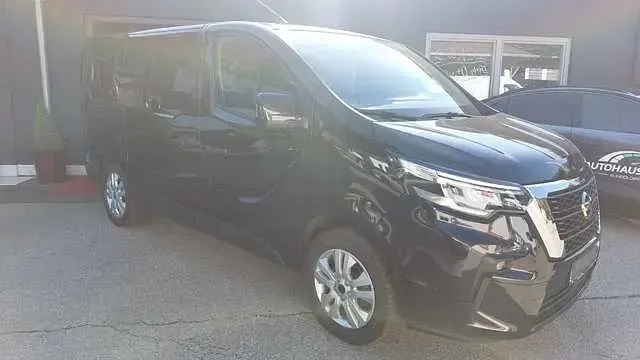 Gebraucht Nissan NV300 Tekna 170 PS (125 kW) 2021 Schwarz metallic Van