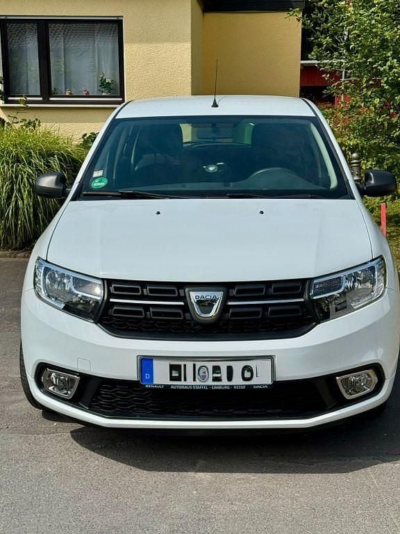 Weiß Gebraucht 2020 Dacia Sandero Essentiel Kleinwagen | 9.400 € (Superpreis) - Bild 1/4