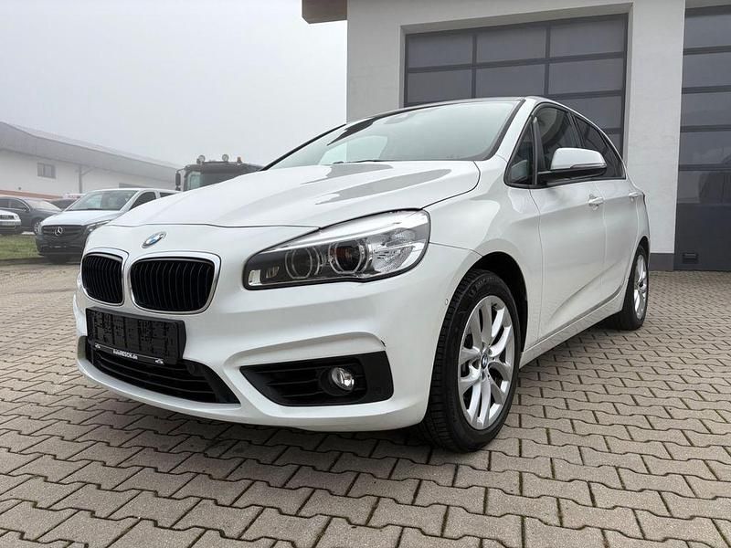 Weiß Gebraucht 2017 BMW 218 Active Tourer Advantage Van / Kleinbus | 11.890 € (Guter Preis) - Bild 1/4