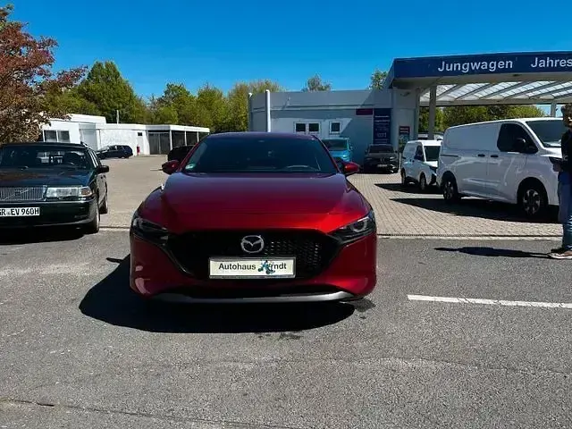 Gebraucht Mazda 3 Selection 122 PS (89 kW) 2022 Rot Limousine