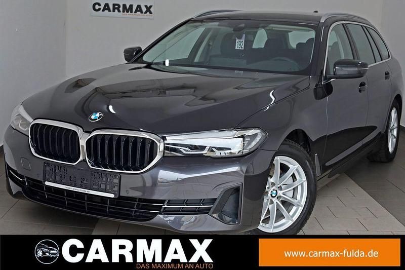 Grau Gebraucht 2022 BMW 520 Limousine | 32.800 € (Superpreis) - Bild 1/4
