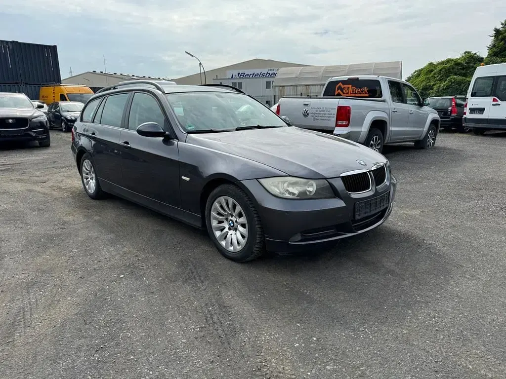 Gebraucht BMW 318 143 PS (105 kW) 2008 Schwarz Kombi