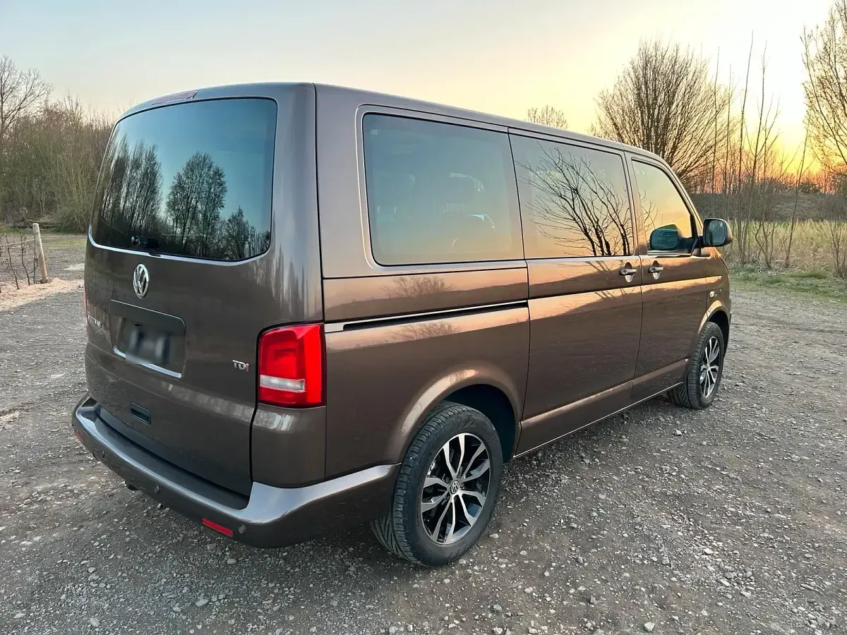 Gebraucht VW Multivan 140 PS (102 kW) 2010 Braun Van / Kleinbus