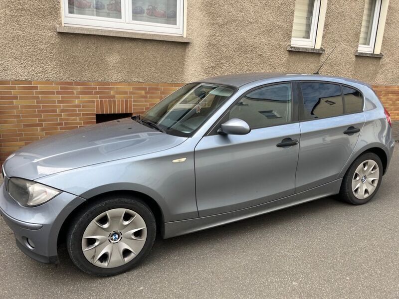 Grau Gebraucht 2005 BMW 116 Kleinwagen | 950 € (Superpreis) - Bild 1/4