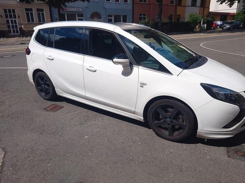 Weiß Gebraucht 2013 Opel Zafira Tourer Sport Van / Kleinbus | 9.500 € (Teuer) - Bild 1/4