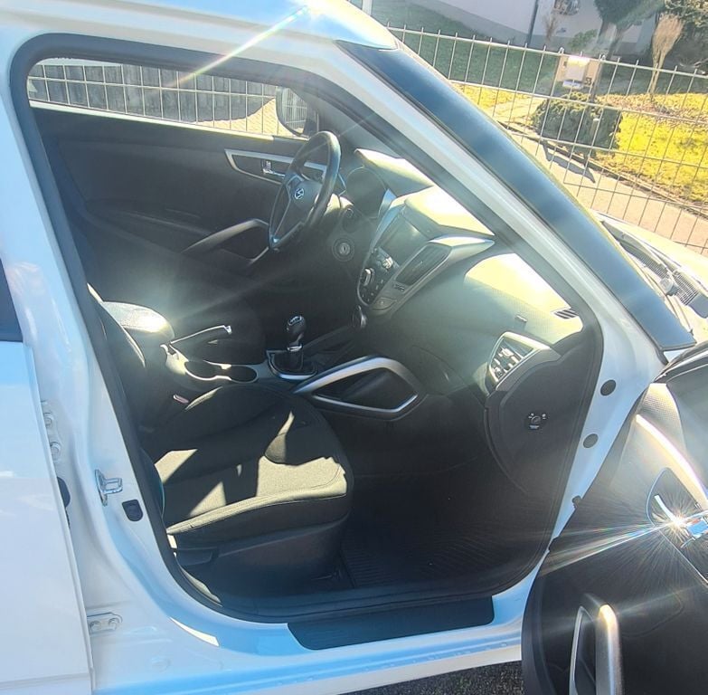 Gebraucht Hyundai Veloster Trend 140 PS (102 kW) 2012 Weiß Kleinwagen