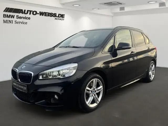 Black sapphire metallic (schwarz) Gebraucht 2015 BMW 220 Active Tourer M Sport Van / Kleinbus | 19.900 € - Bild 1/4