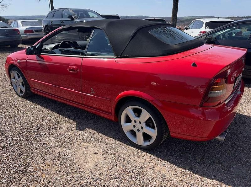 Gebraucht Opel Astra Cabriolet 200 PS (147 kW) 2005 Rot Cabrio