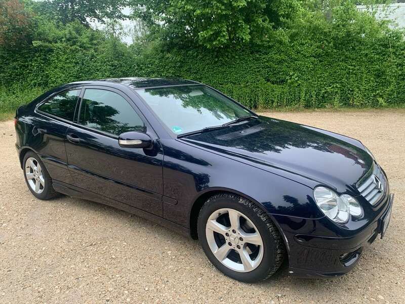 Blau Gebraucht 2006 Mercedes C200 Coupé | 6.490 € - Bild 1/4