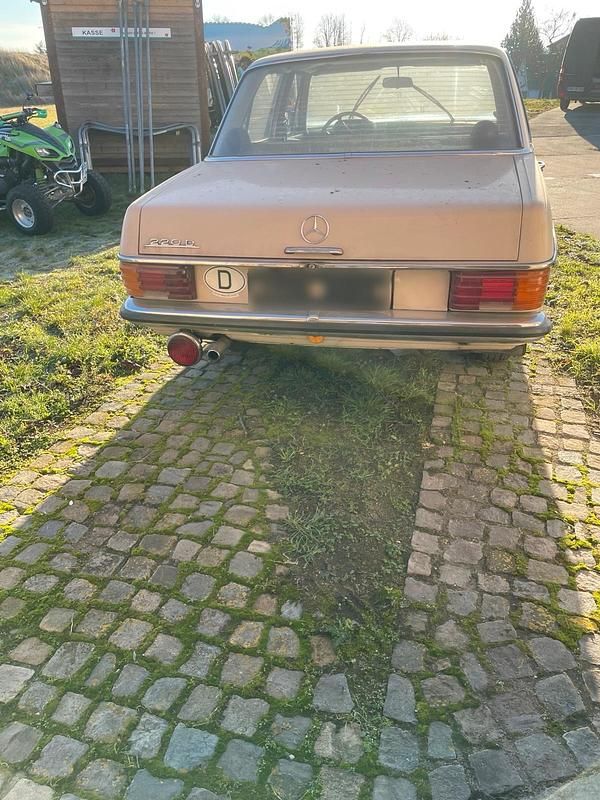 Second-hand Mercedes 230 1968 Berlinǎ