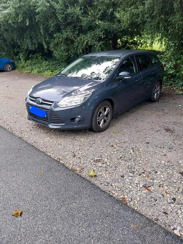 Gebraucht Ford Focus 125 PS (91 kW) 2014 Blau Kombi