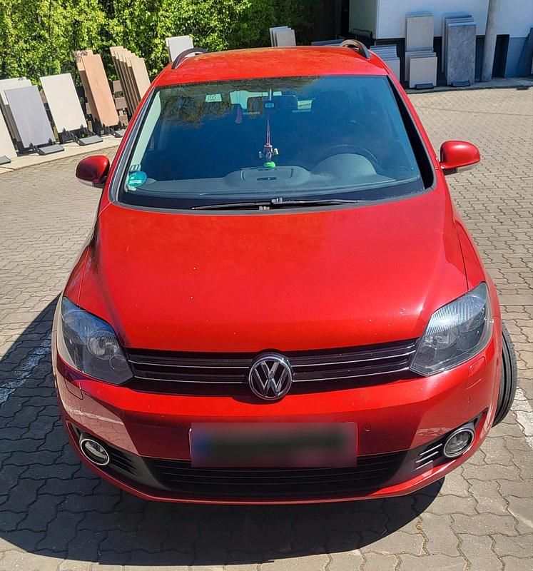 Second-hand VW Golf 105 CP (77 kW) 2010 Roșu Monovolum