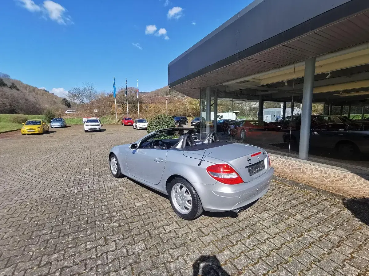Gebraucht Mercedes SLK200 163 PS (119 kW) 2007 Silber Cabrio