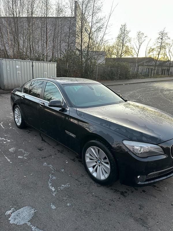 Schwarz Gebraucht 2009 BMW 730 Limousine | 13.000 € (Fairer Preis) - Bild 1/4