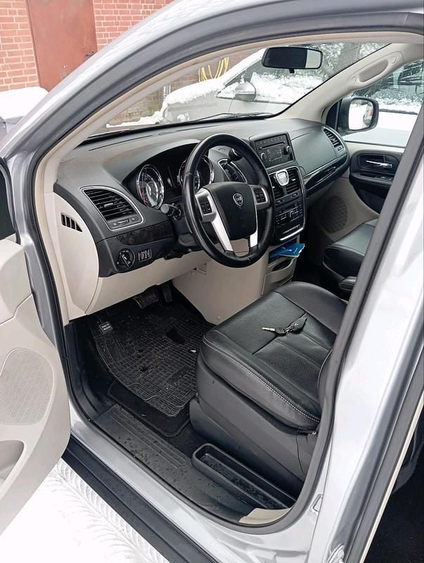 Gebraucht Lancia Voyager 168 PS (123 kW) 2014 Grau Van / Kleinbus