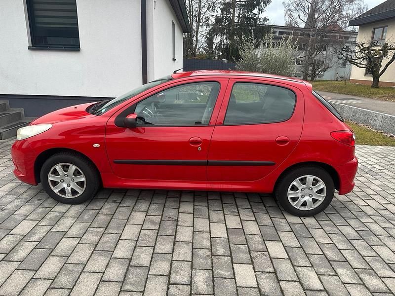 Gebraucht Peugeot 206+ 60 PS (44 kW) 2011 Rot Kleinwagen