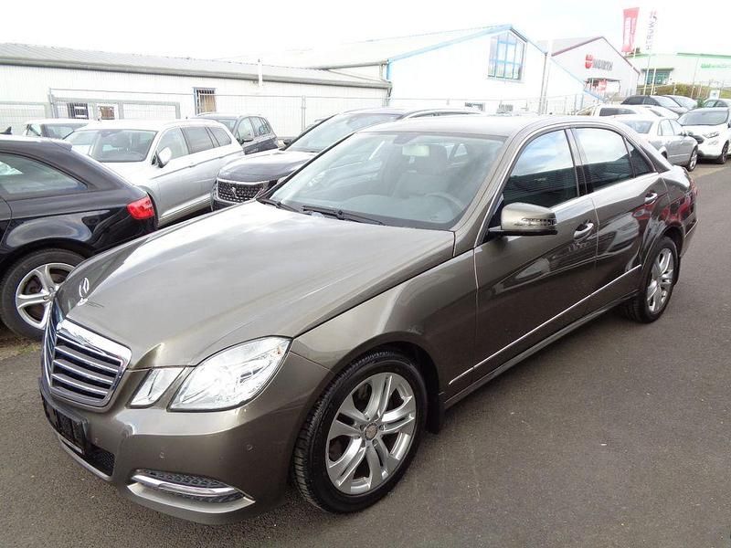 Gebraucht Mercedes E250 Avantgarde 204 PS (150 kW) 2012 Grau Limousine